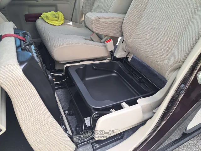 助手席の座面下収納 スズキ スペーシア