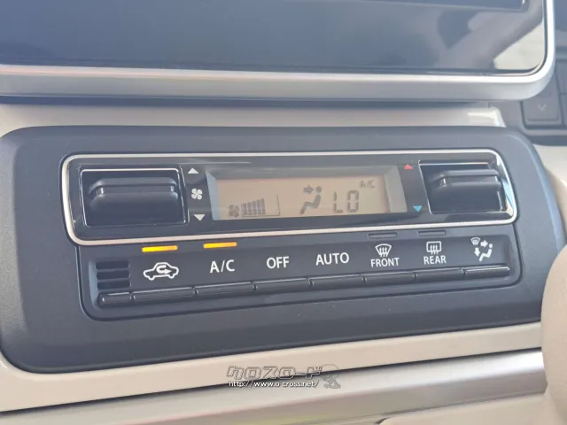 エアコンパネルもシンプルで見やすいデザイン スズキ スペーシア