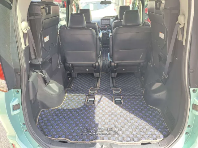 3列目格納で大きな荷物も積み込み可能 トヨタ エスクァイア