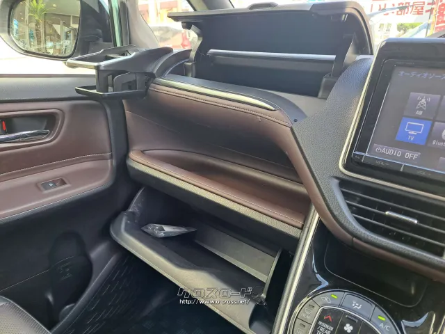 助手席側収納スペース トヨタ エスクァイア