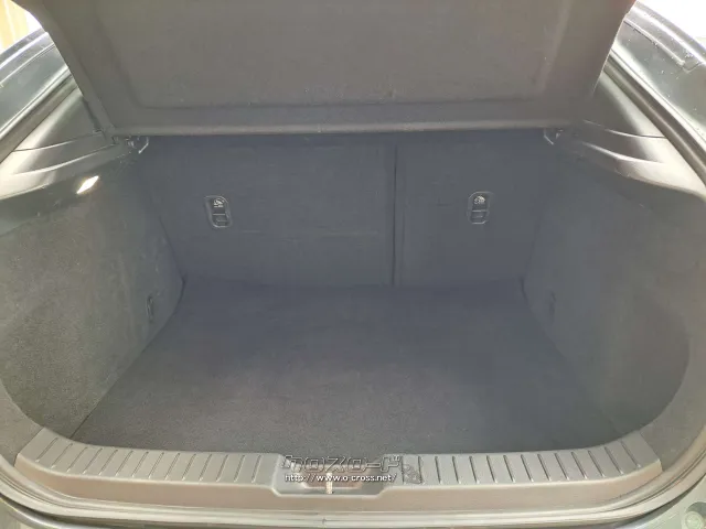 荷室も広々で荷物もたくさん積み込み可能 マツダ CX-30
