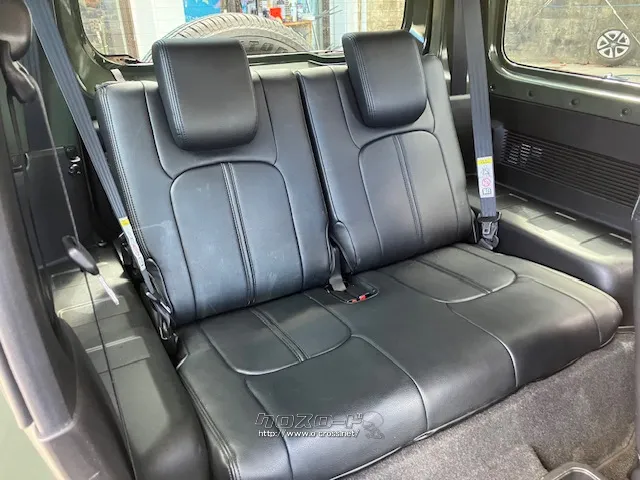 インテリアは、水平基調で力強い基本骨格のインストルメントパネルや、ドアミラー付近 スズキ ジムニーシエラ