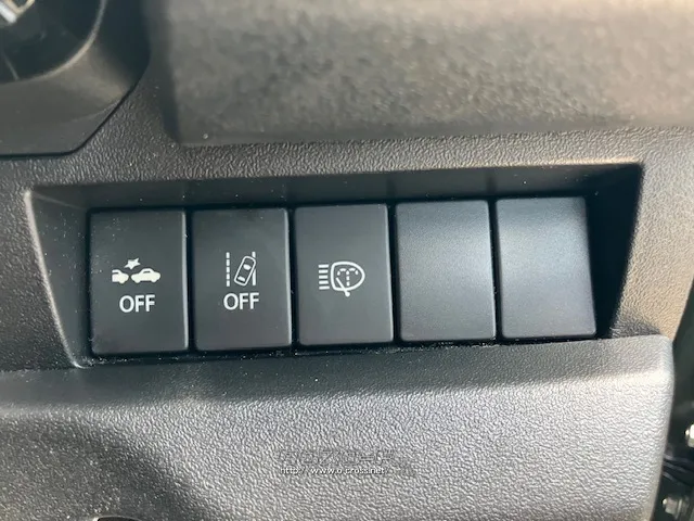 「お問合せはユーポス登川店まで/098-989-9344お待ちしております」 スズキ ジムニーシエラ