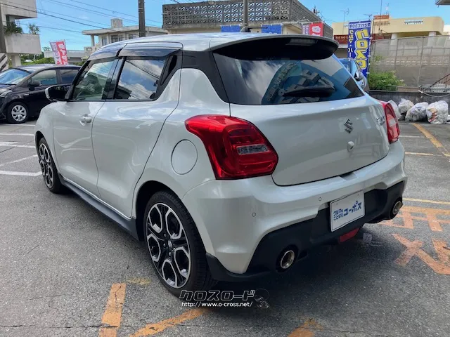 ラインアップは、1.4L直噴ターボエンジン搭載の「ベースグレード」を設定。6速M スズキ スイフト