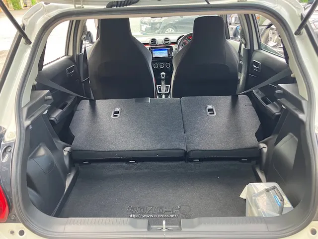 荷室も広く私用出来ます スズキ スイフト