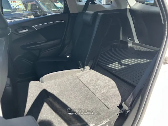 座席を倒して荷物を置くこともできます ホンダ シャトル