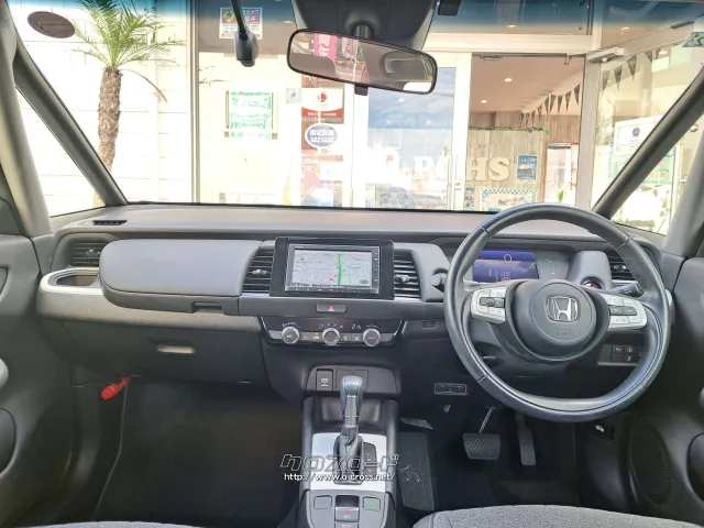 優れた性能や、コンパクトカーとは思えない圧倒的な室内空間となっております。 ホンダ フィット