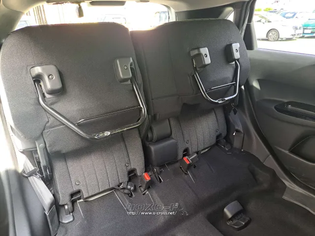 後席チップアップ機能付き。 ホンダ フィット