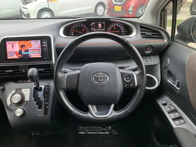 革巻きステアリング トヨタ シエンタ