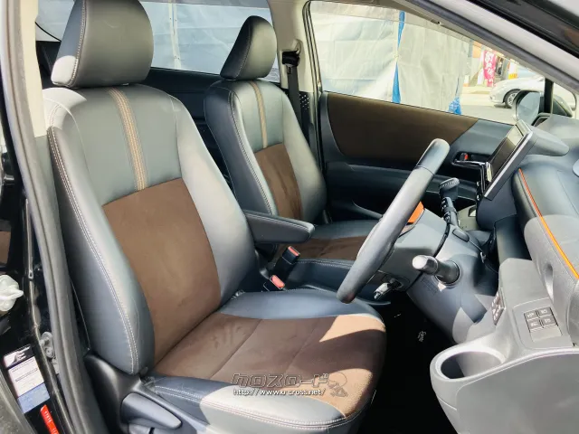 合成皮革×ファブリックのハーフレザーシートを採用。 トヨタ シエンタ