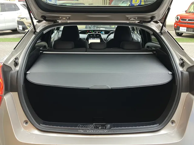 ラゲッジスペース♪【トノカバー付き】 トヨタ プリウス