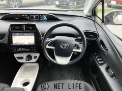 トヨタ プリウス