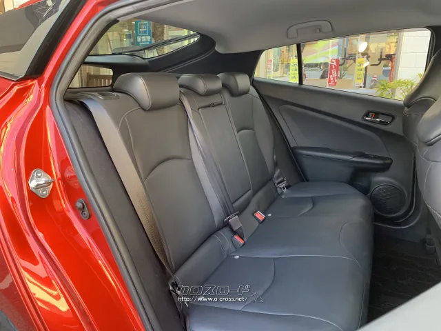 2列目も広々空間♪ トヨタ プリウス