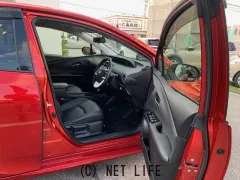 トヨタ プリウス