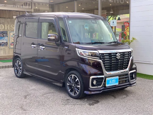 圧倒的な迫力と存在感を強調するボリュームのある大型メッキフロントグリルが特徴的! スズキ スペーシア