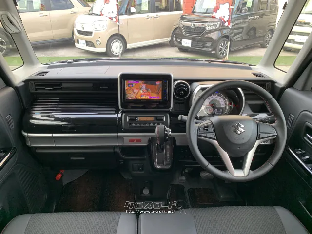 黒を基調とした落ち着きのあるインテリア。 スズキ スペーシア