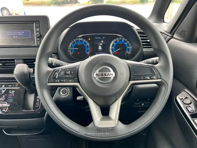 【ステアリングスイッチ】が付いているため、走行中のオーディオ操作が可能です♪ 日産 ルークス