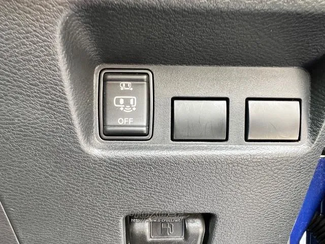 自社整備工場・板金工場を備え、車検から事故の修理まで対応致します。 日産 ルークス