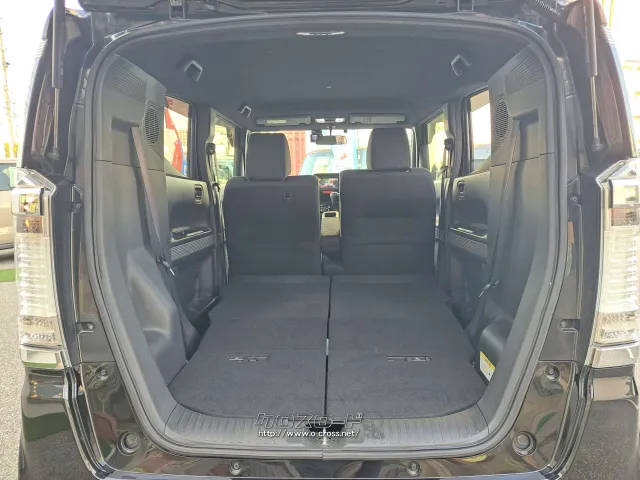 後席を倒すと大きな荷物も積み込み可能に! ホンダ N-BOX