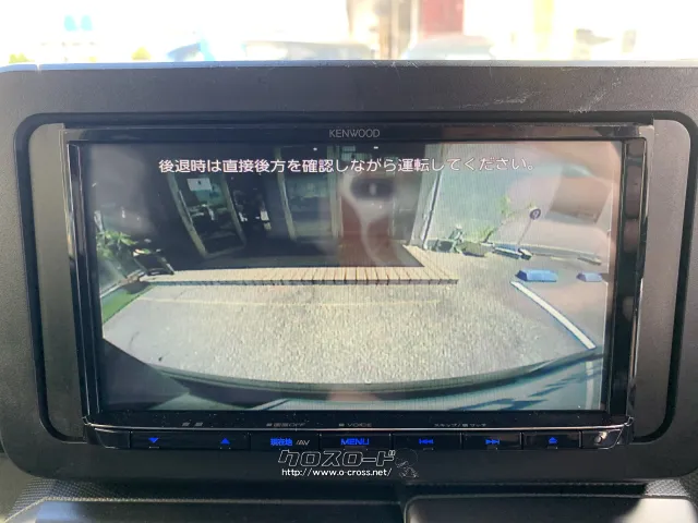 駐車時に安心のバックモニター付き。 ダイハツ タフト