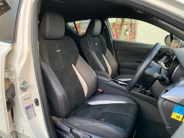全席GRスポーツ専用のハーフレザーシートが採用されています。 トヨタ C-HR