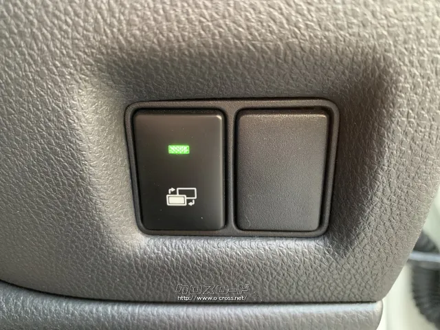 TVキャンセラー付きで走行中でも同乗者がTV視聴できます。 トヨタ C-HR