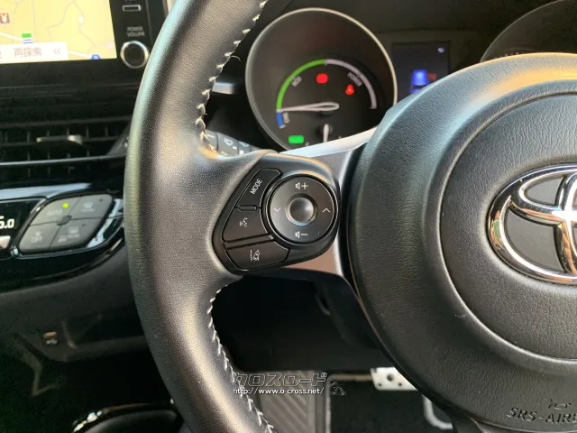 ステアリング左側にはオーディオの操作スイッチが配置されています。 トヨタ C-HR