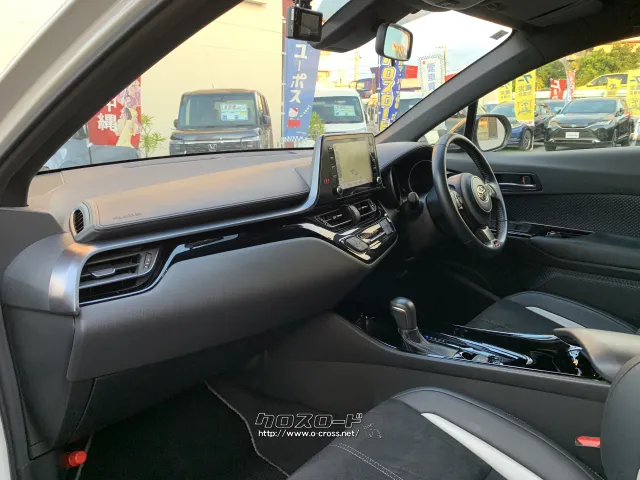 助手席側。 トヨタ C-HR