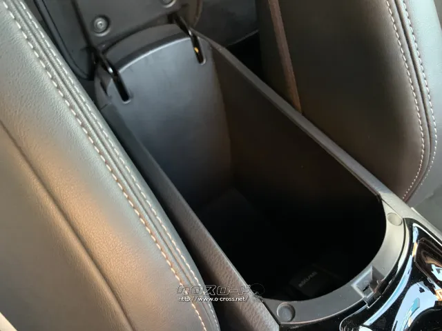 収納ボックス。 トヨタ C-HR