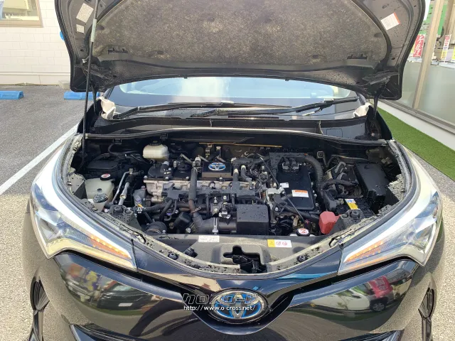 最高出力98ps(72kW)/5200rpm 直列4気筒DOHC+モーター トヨタ C-HR