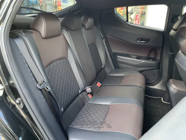 後席ももちろんハーフレザーシートです! トヨタ C-HR