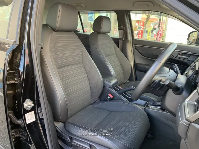 シートもハーフレザーシート素材で運転席はシートリフター機能付きです! ホンダ WR-V