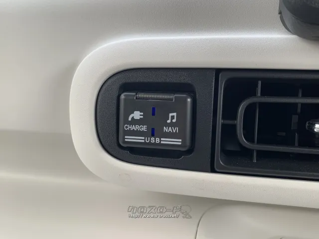 純正で充電ポートが付いています!! ダイハツ ムーヴキャンバス