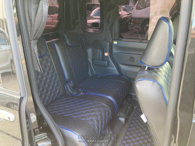 室内広々です。特に、後席足元は、だいぶゆったりできます。 ダイハツ ウェイク