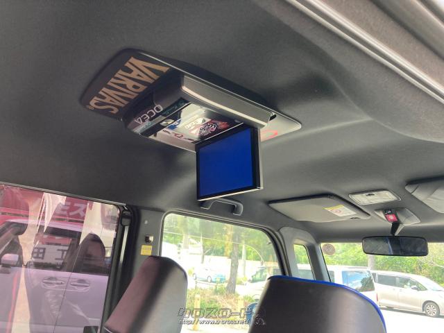 社外フリップダウンモニターです。お子さんを乗せても、退屈しませんね。 ダイハツ ウェイク