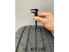 タイヤ 18インチ ヨコハマRV03 225/55R18 中古