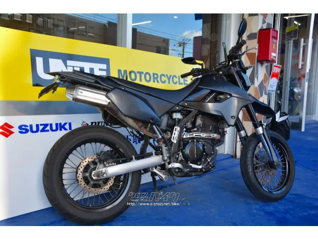 フェンダーレスのみ装着。カスタムパーツも豊富で、弄る楽しみもあります。 カワサキ D-トラッカー