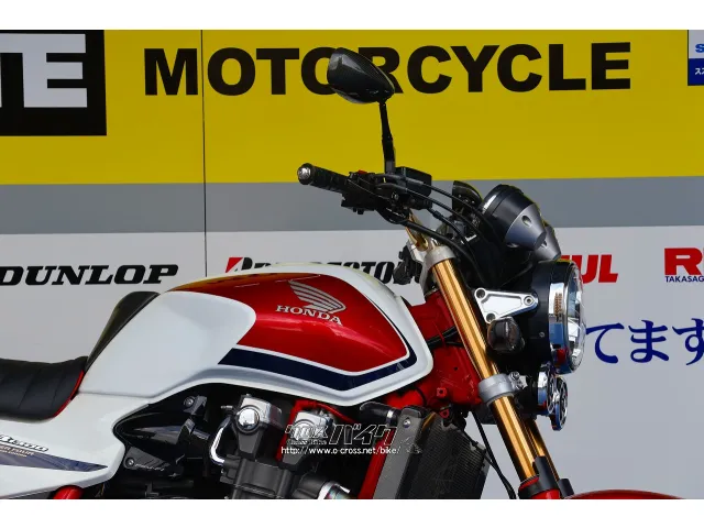 ハンドル周りは無限のパーツ。カーボンのミラーやRフェンダー ホンダ CB