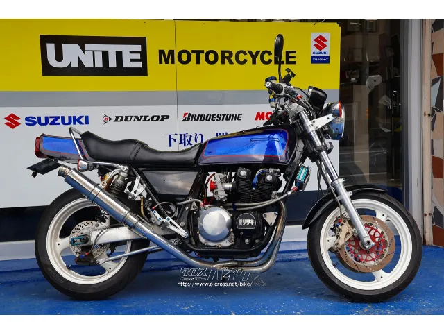 吸排気は社外フルエキにFCR。オイルクーラーやバックステップを装備 カワサキ Z400