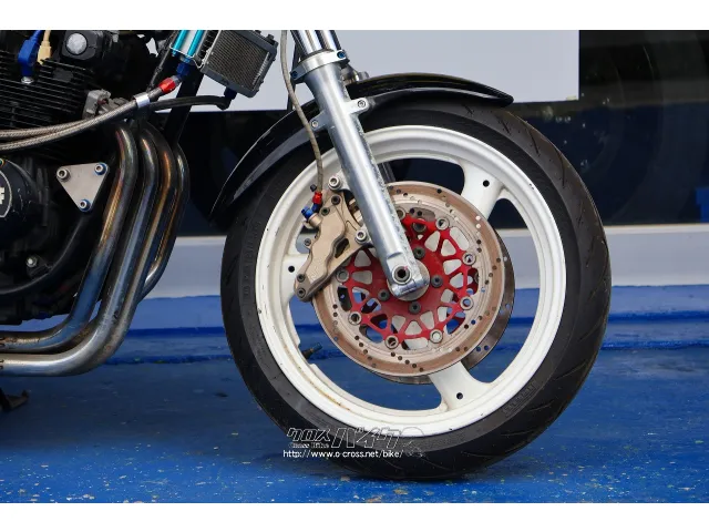 当店はスズキ現行車を中心に各メーカー新車、中古車を常時60台ラインナップ。 カワサキ Z400