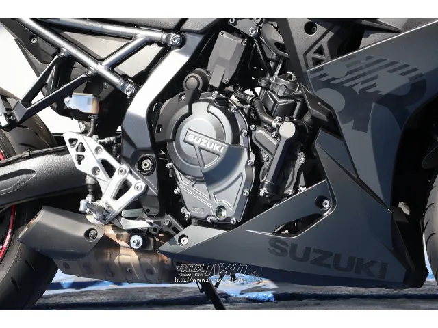 当店はスズキ現行車を中心に各メーカー新車、中古車を常時60台ラインナップ。 スズキ GSX-8R