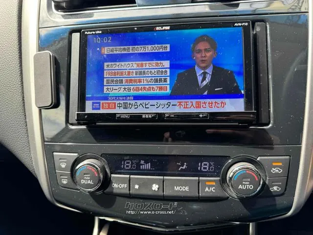 TV付きの車となっております。ドライブの合間の休憩中に気になる番組を見ることができます。 日産 ティアナ