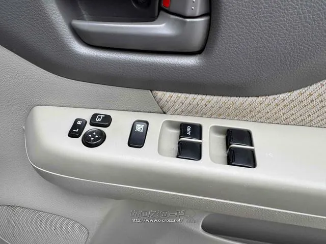 パワーウィンドウのスイッチですよ。運転席に居ながら窓を開け閉めのコントロールできますよ。 スズキ スペーシア