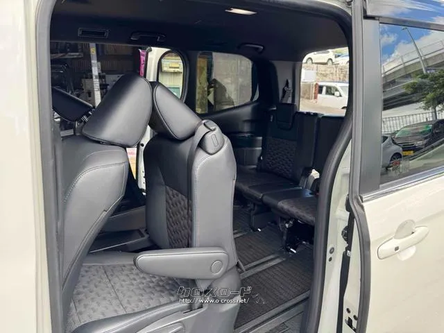 当店のお車をご覧いただきましてありがとうございます。お車についてのご質問やお見積りのご依頼、ご購入にあたってのご相談などお気軽にお問い合わせ下さい! トヨタ ヴォクシー
