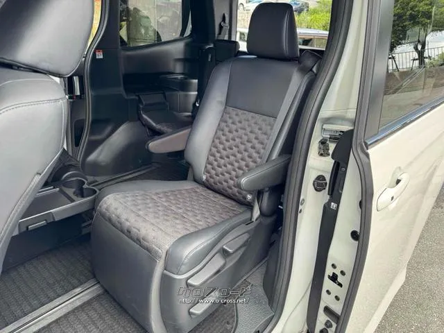 是非一度、実車を御覧ください。 トヨタ ヴォクシー