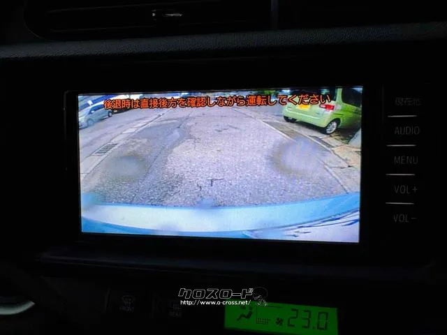 バックカメラ装備。駐車が苦手な方には欠かせません。 トヨタ アクア
