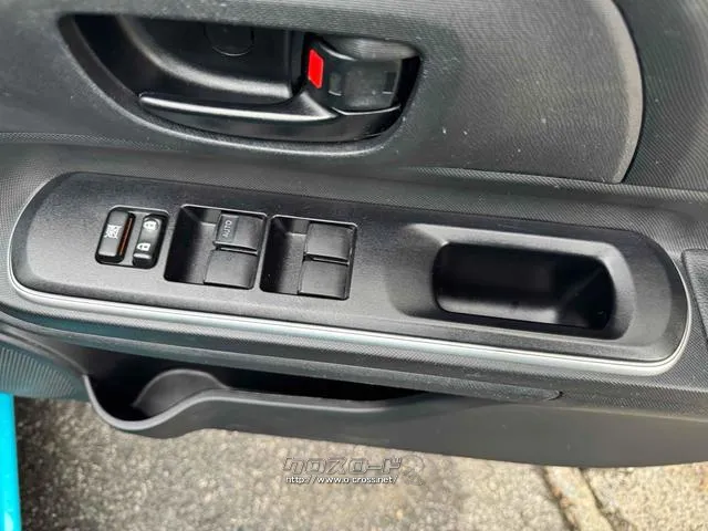 パワーウィンドウ付き☆運転席で全部の窓を開閉することが可能!!快適にドライブをお楽しみいただけます☆ トヨタ アクア