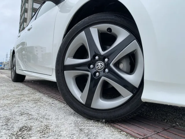 トヨタ プリウス