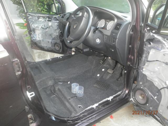 車内清掃中。 ダイハツ ムーヴ