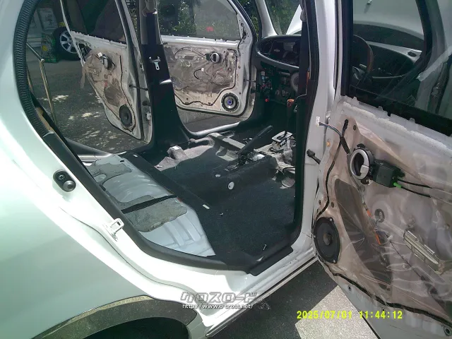 クリーニング中。 ダイハツ ミラジーノ